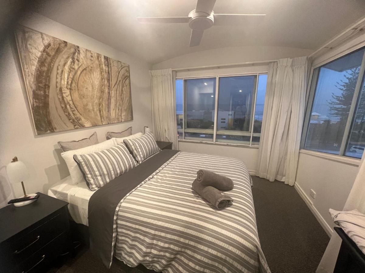 Ocean View - Alexandra Headlands Beachfront Unit Exterior foto