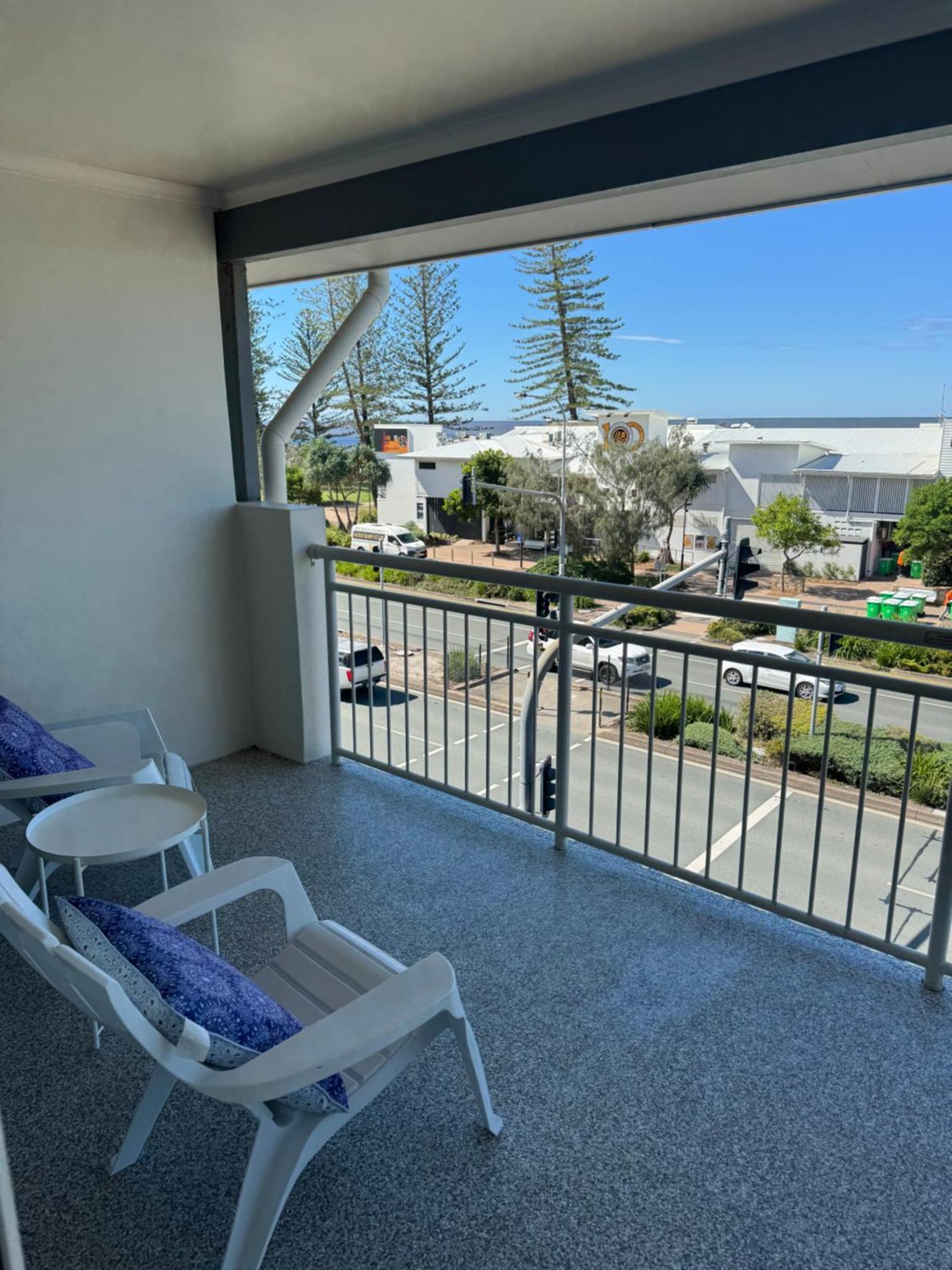Ocean View - Alexandra Headlands Beachfront Unit Exterior foto
